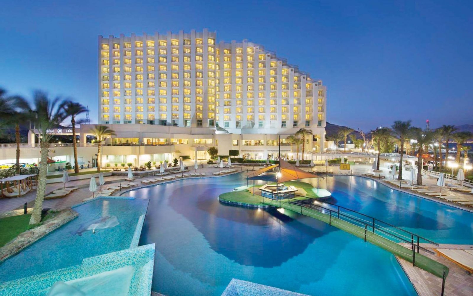 كيف تستعد المنشآت الفندقية للسنوات القادمة؟ استراتيجيات التحول للفنادق الذكية