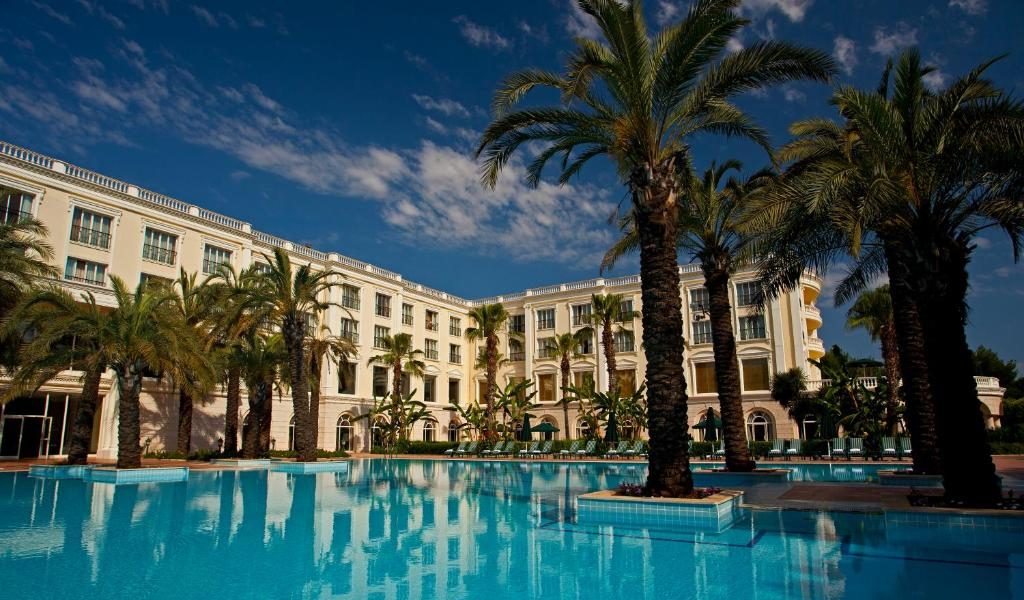 فنادق أي سي إيربورت