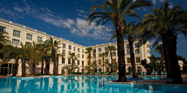 فنادق أي سي إيربورت