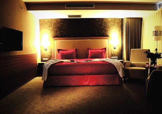 فندق ديمورا