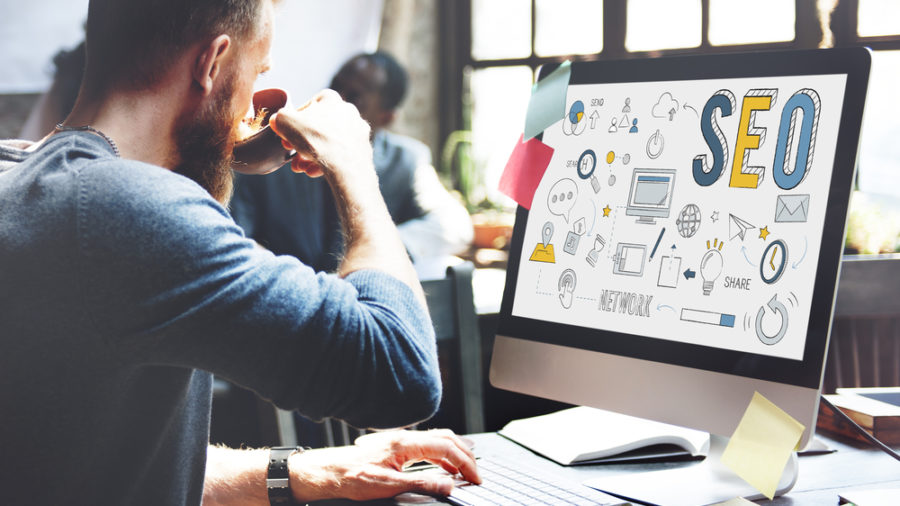 كتابة محتوى فندقي متوافق مع AEO.. دليل عملي لتحسين الظهور والإجابة على استفسارات العملاء