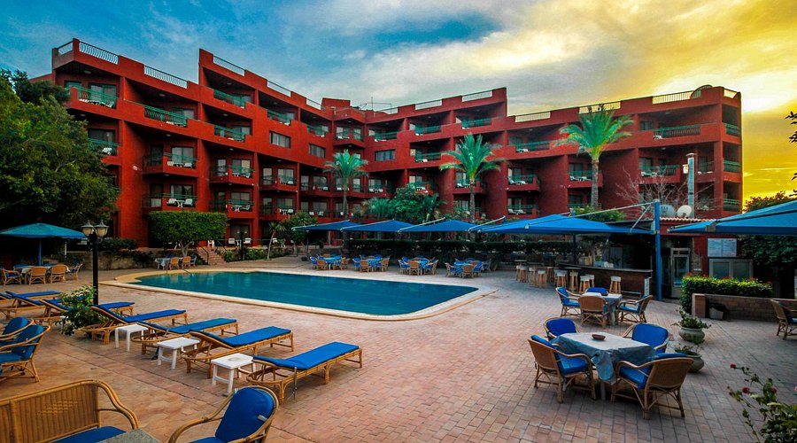 متى يحتاج الفندق إلى Rebranding؟ علامات حاسمة وخطط عملية