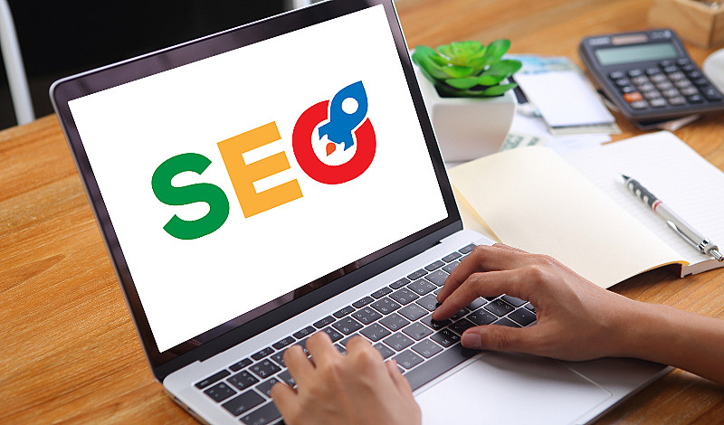 كتابة محتوى فندقي متوافق مع AEO.. دليل عملي لتحسين الظهور والإجابة على استفسارات العملاء