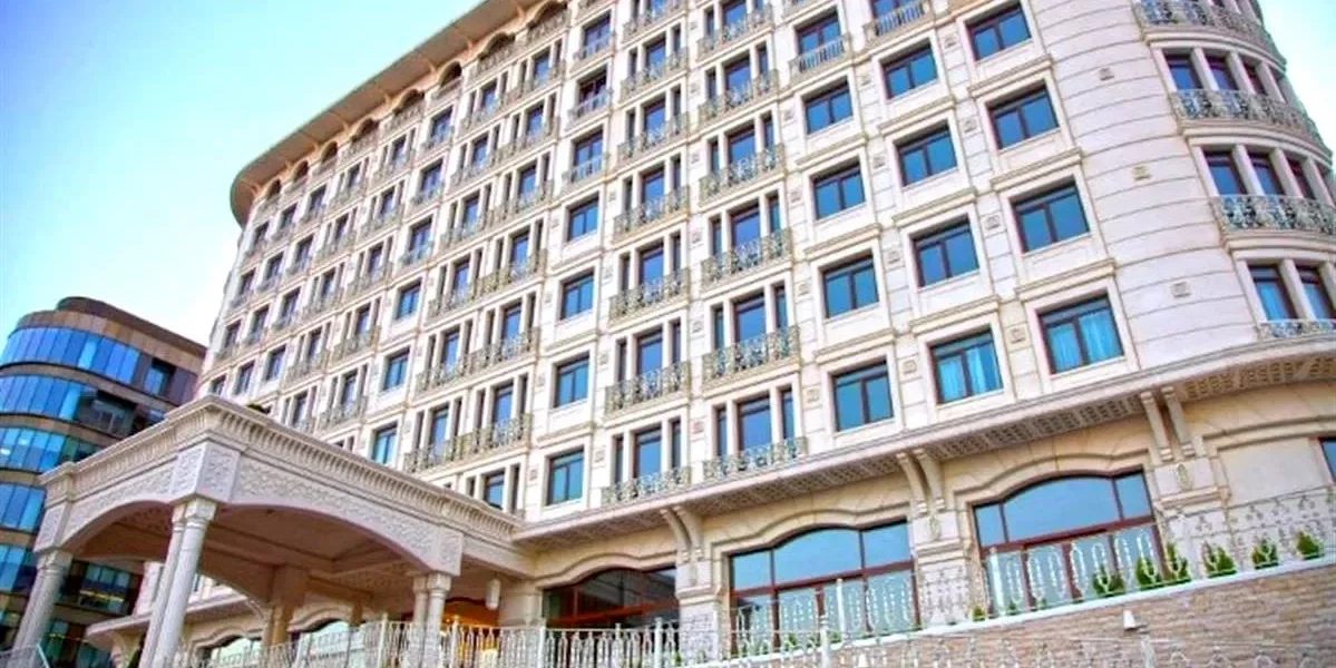 ذا فيرست أوتمان سويتس